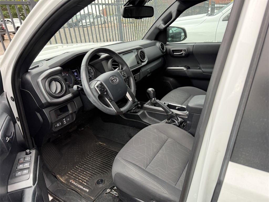 2019 Toyota Tacoma TRD Sport photo 4