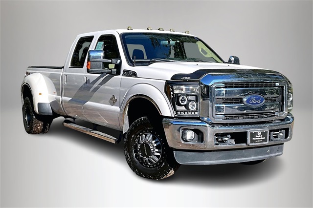 2015 Ford F-350 Super Duty Lariat's photo