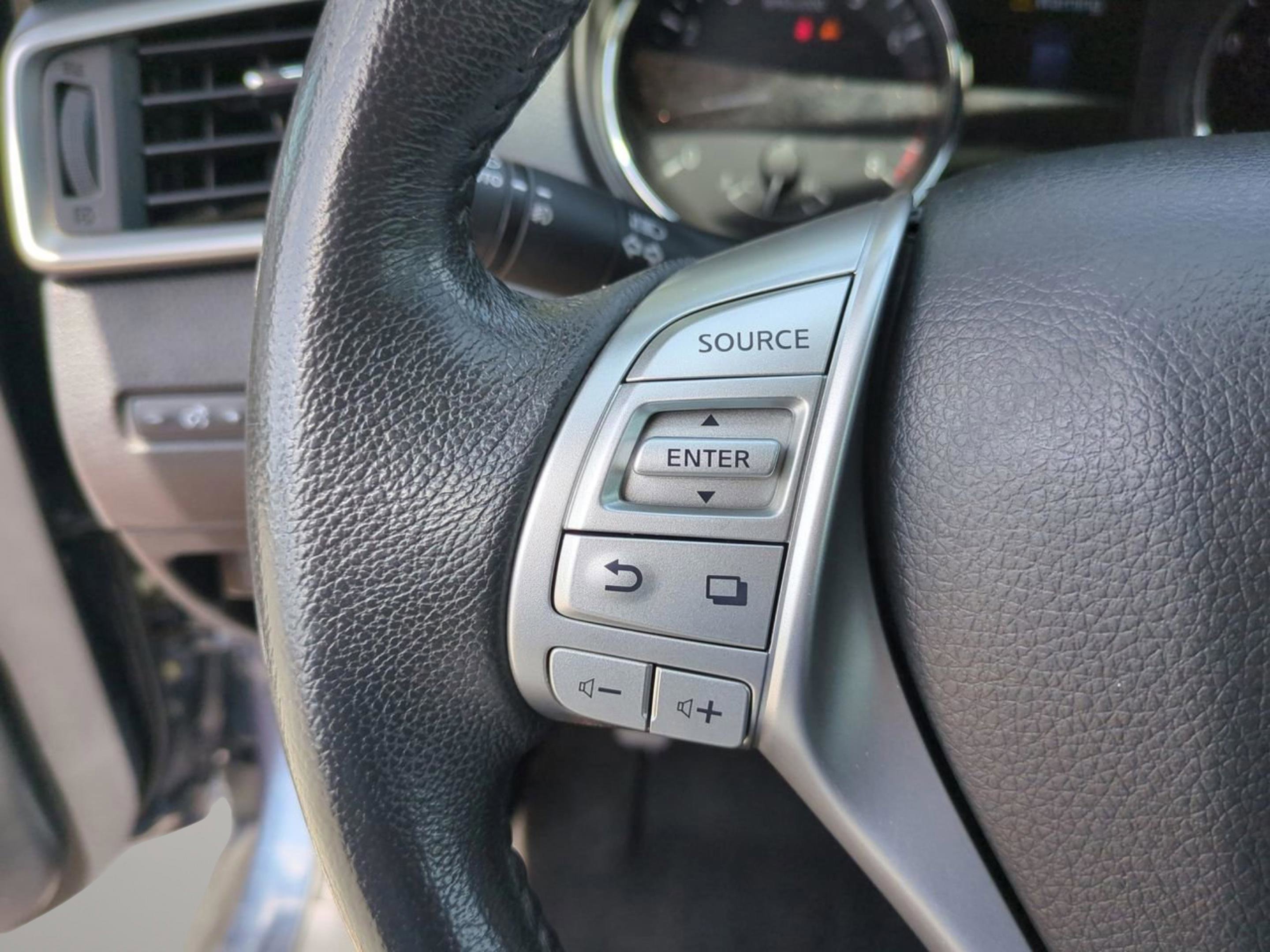 2016 Nissan Rogue SL photo 24