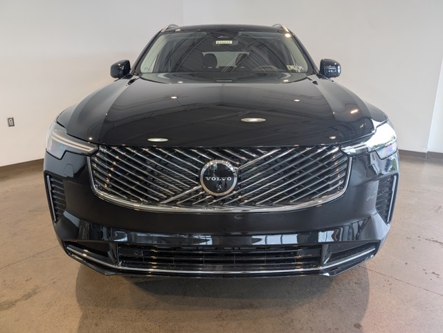 2026 Volvo XC90 Plus photo 2