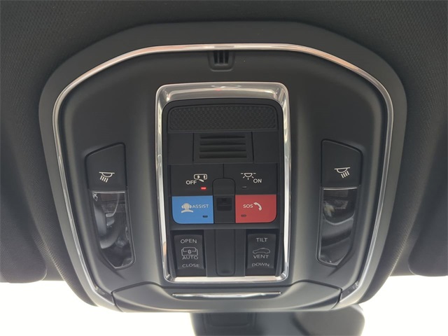 2025 Jeep Grand Cherokee Laredo Altitude photo 21