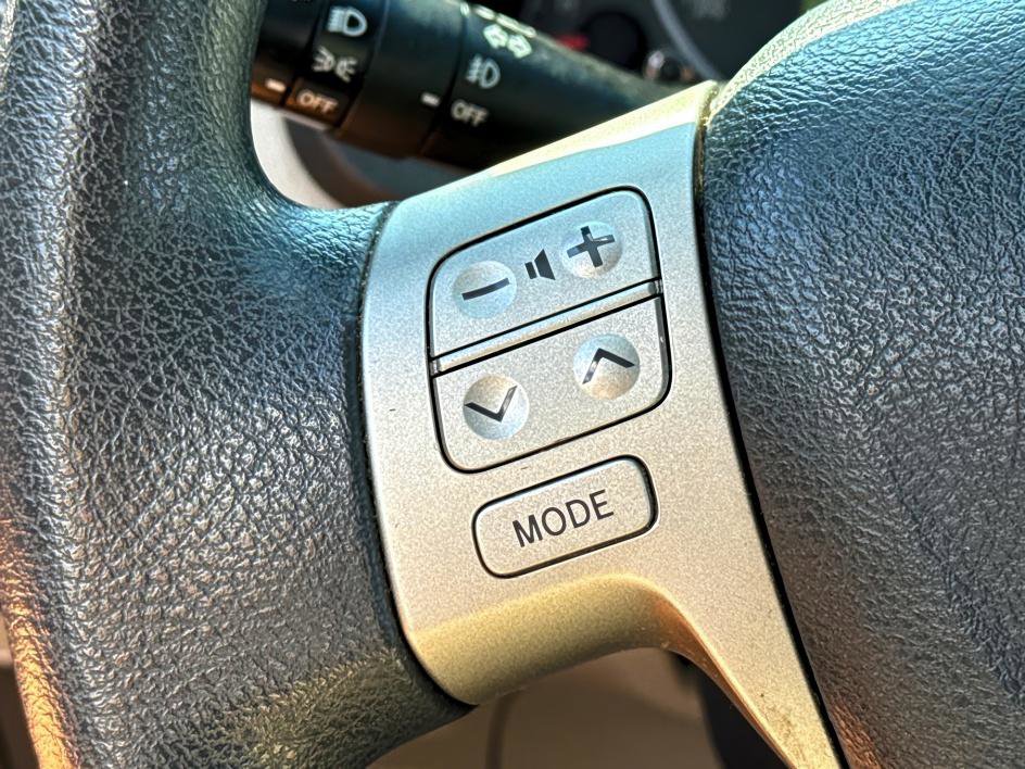 2013 Toyota Corolla LE photo 20
