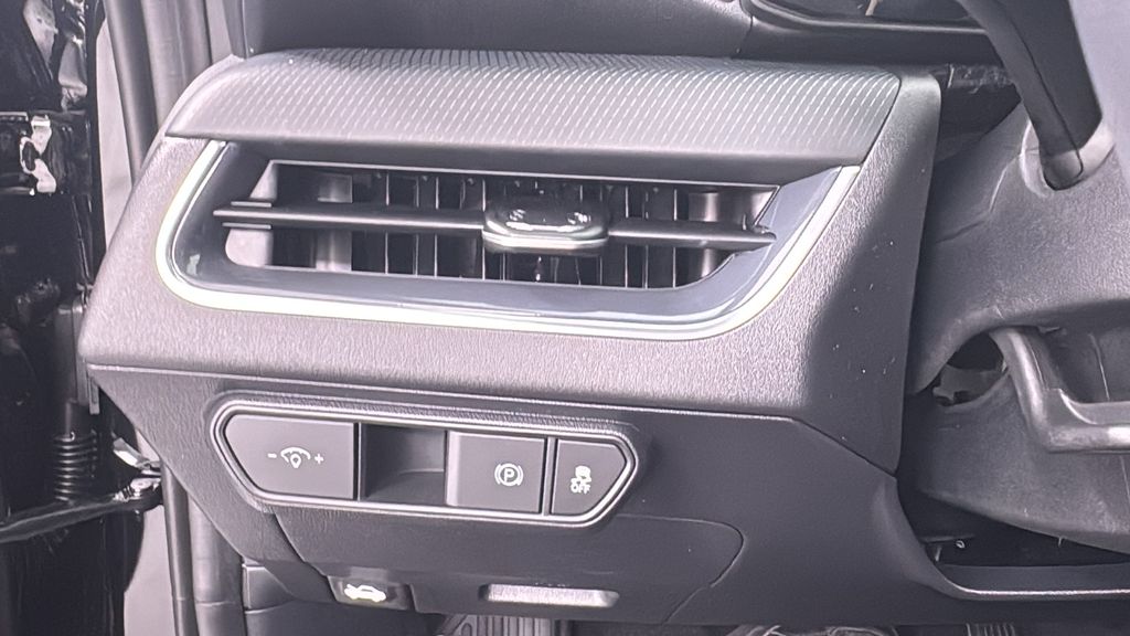 2025 Kia K4 GT-Line photo 28