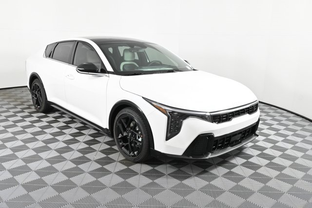 2025 Kia K4 GT-Line Turbo's photo