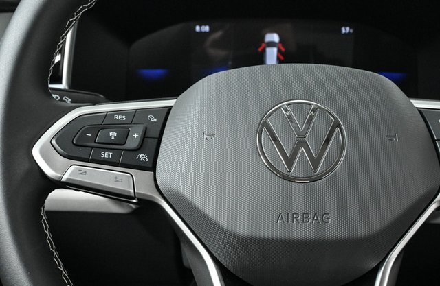 2025 Volkswagen Taos SE photo 10