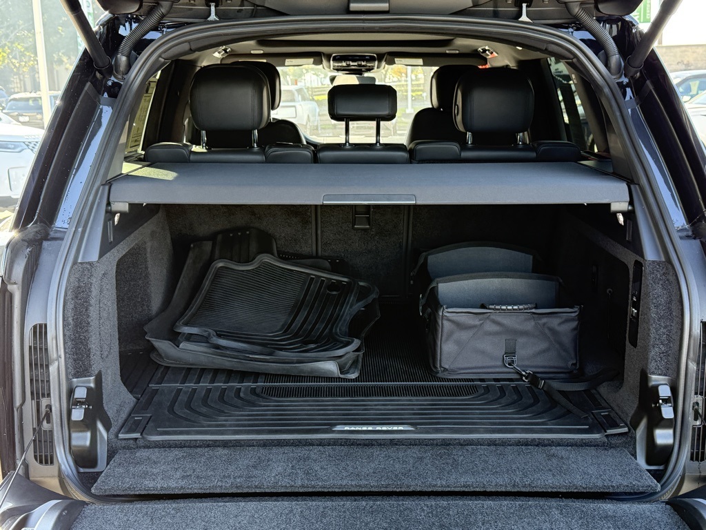2023 Land Rover Range Rover SE photo 2