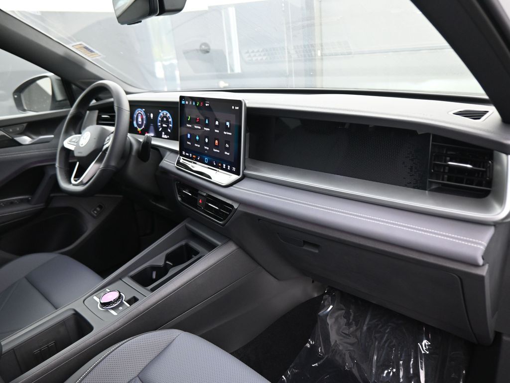 2025 Volkswagen Tiguan SE R-Line Black photo 43