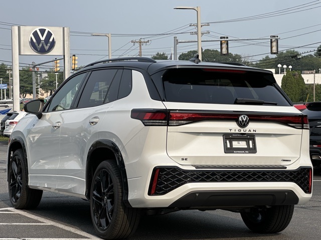 2025 Volkswagen Tiguan SE R-Line Black photo 3
