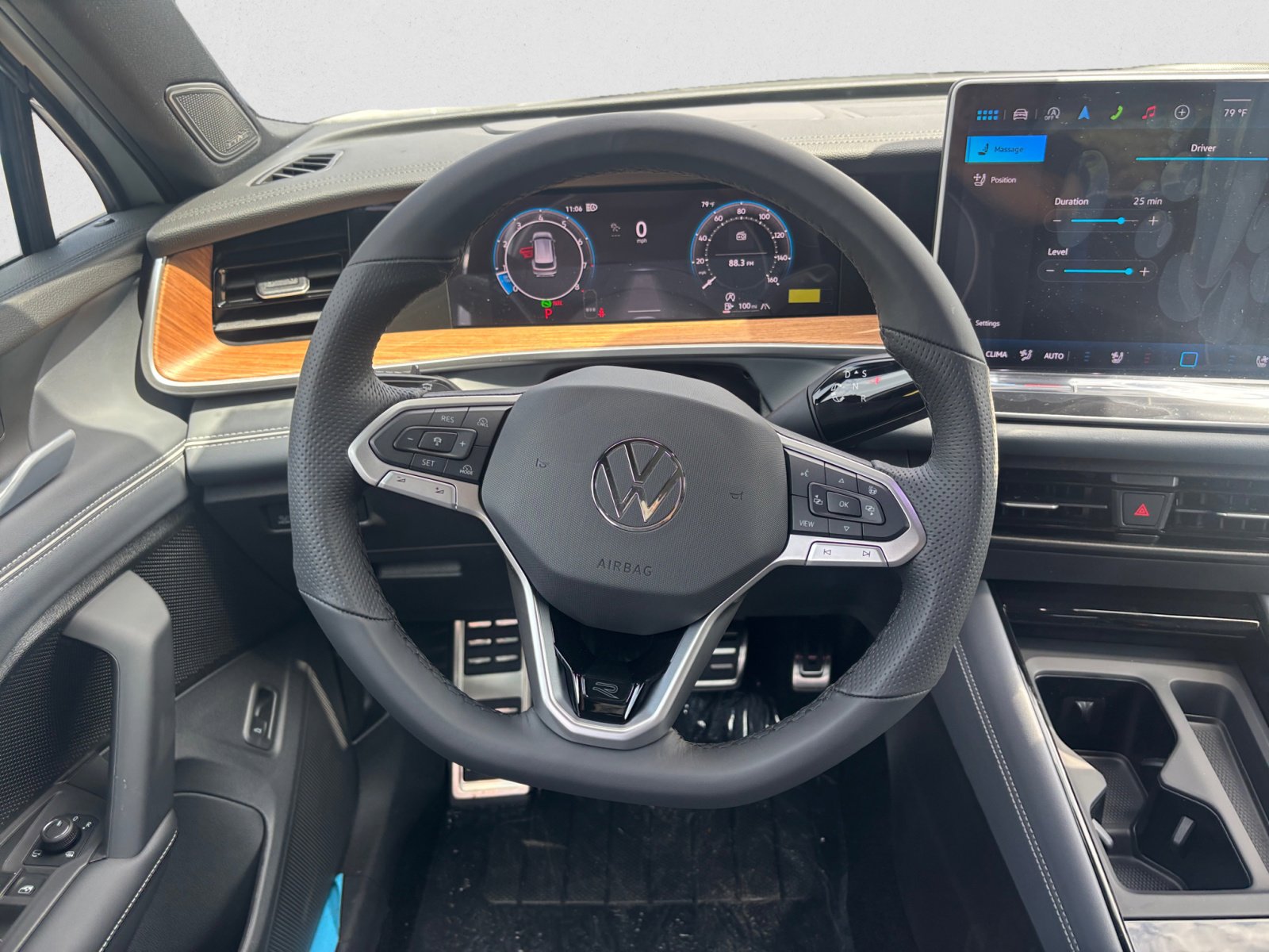 2025 Volkswagen Tiguan SEL R-Line Black photo 12
