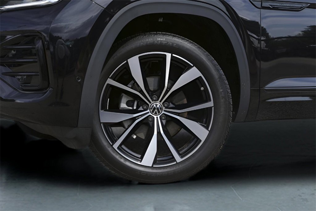 2025 Volkswagen Atlas Cross Sport SEL Premium R-Line photo 3