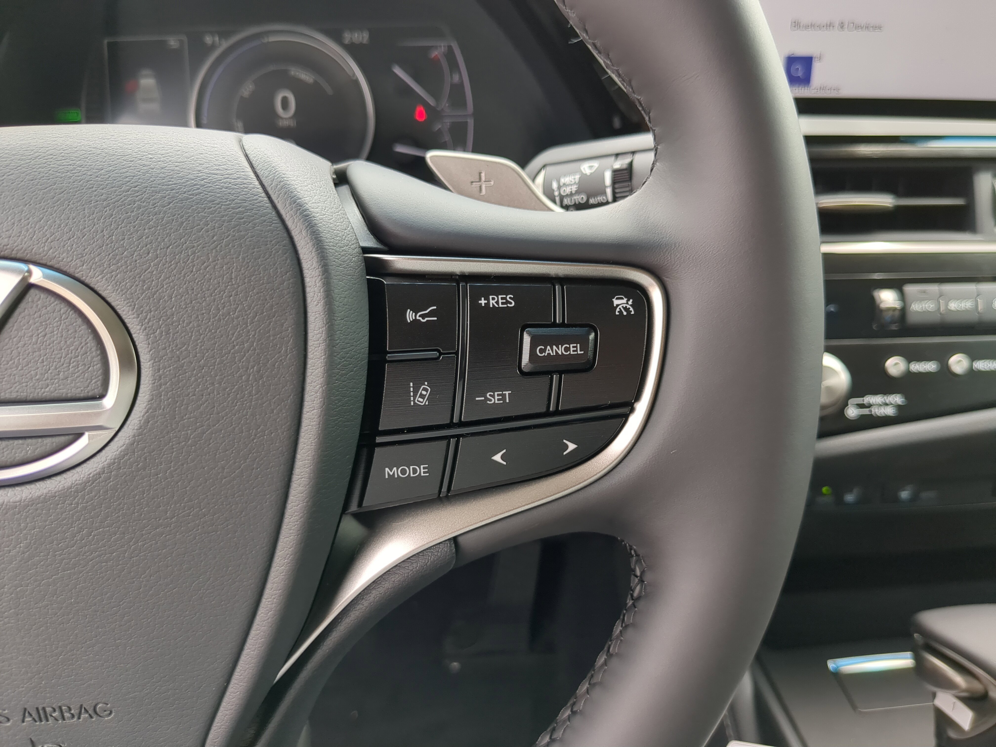 2025 Lexus ES 300h photo 24