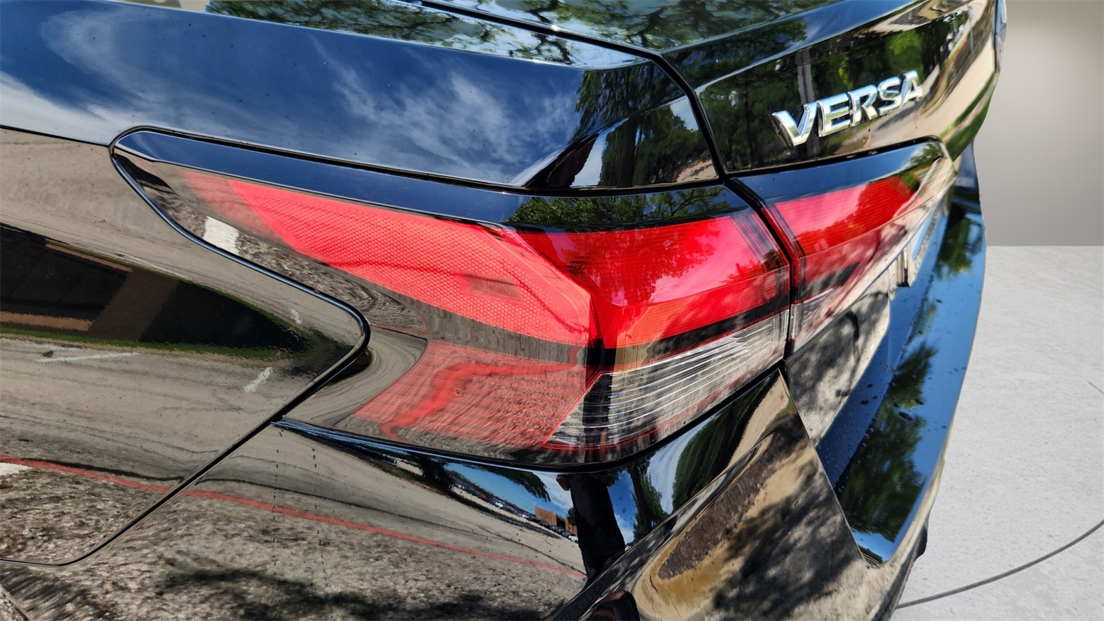 2025 Nissan Versa SV photo 21