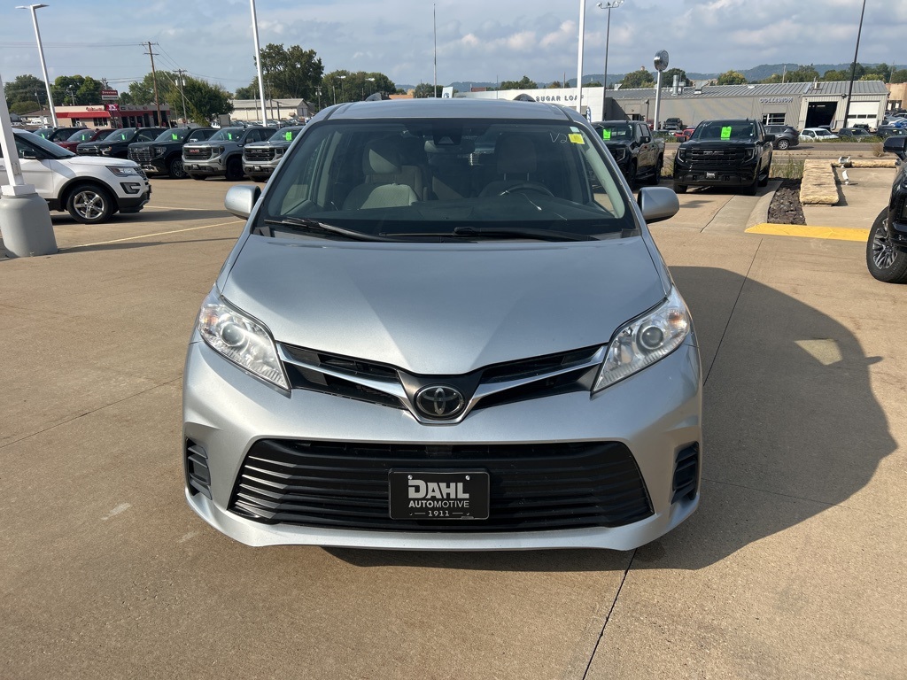2020 Toyota Sienna LE photo 8