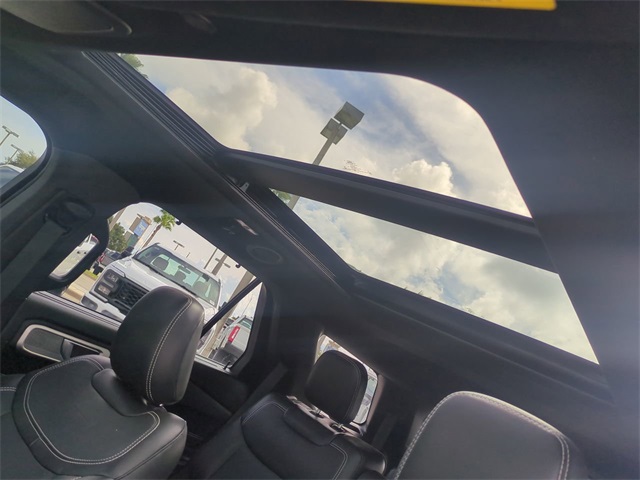 2022 Ford Explorer ST photo 10