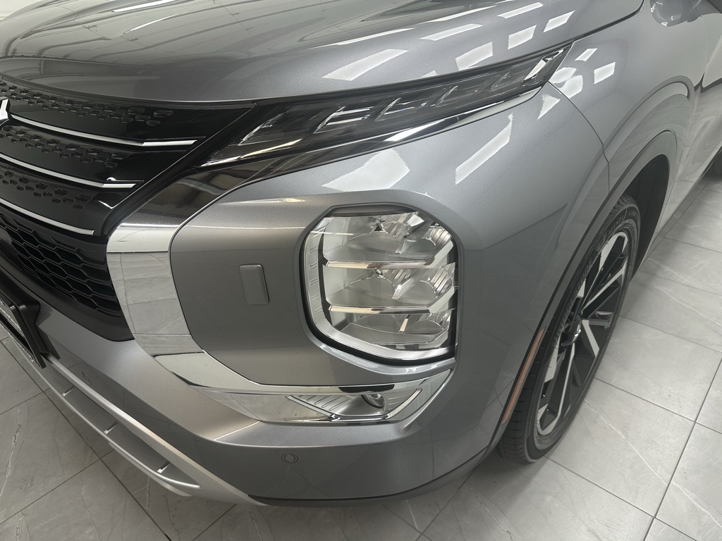 2023 Mitsubishi Outlander SE photo 5