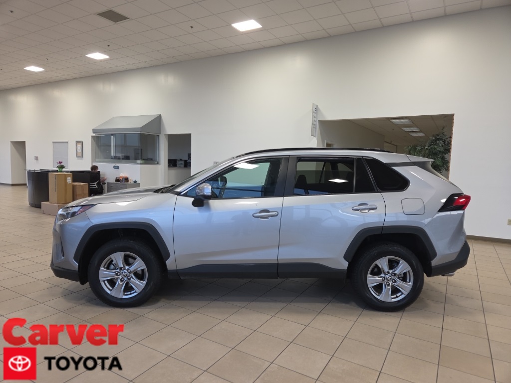 2024 Toyota RAV4 XLE's photo