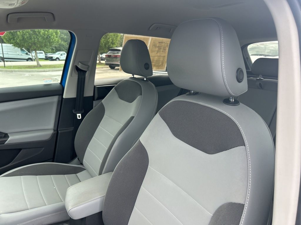 2022 Volkswagen Taos SE photo 13