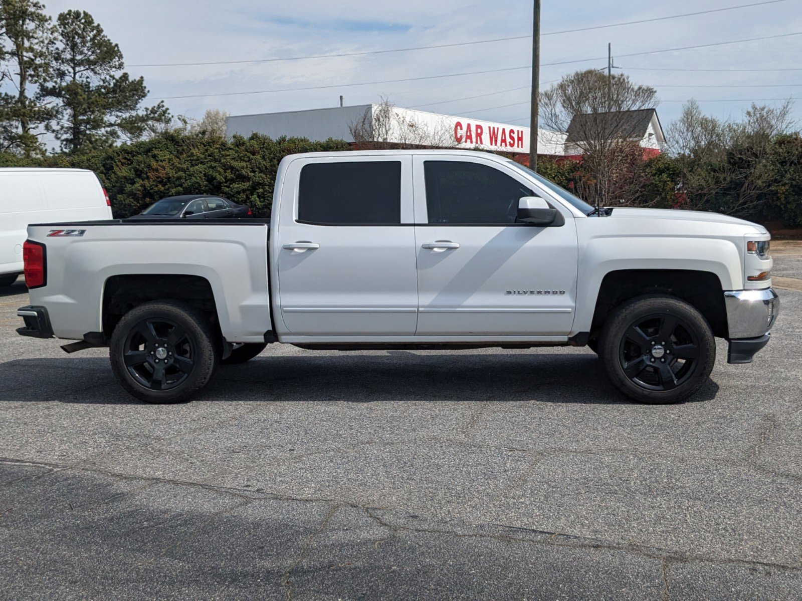 2017 Chevrolet Silverado 1500 LT photo 3