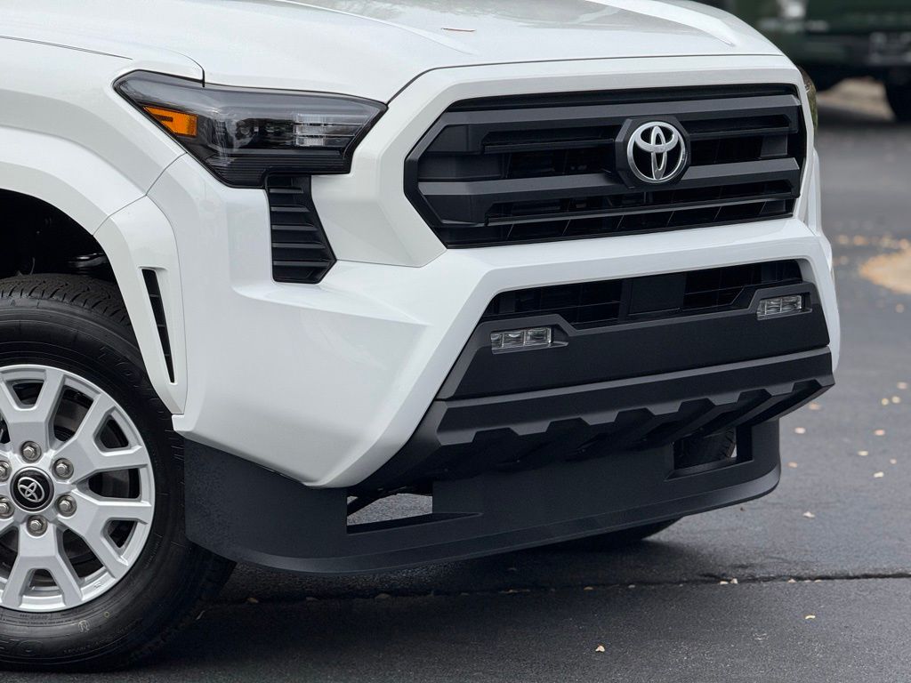 2025 Toyota Tacoma SR5 4x4 Double Cab photo 4