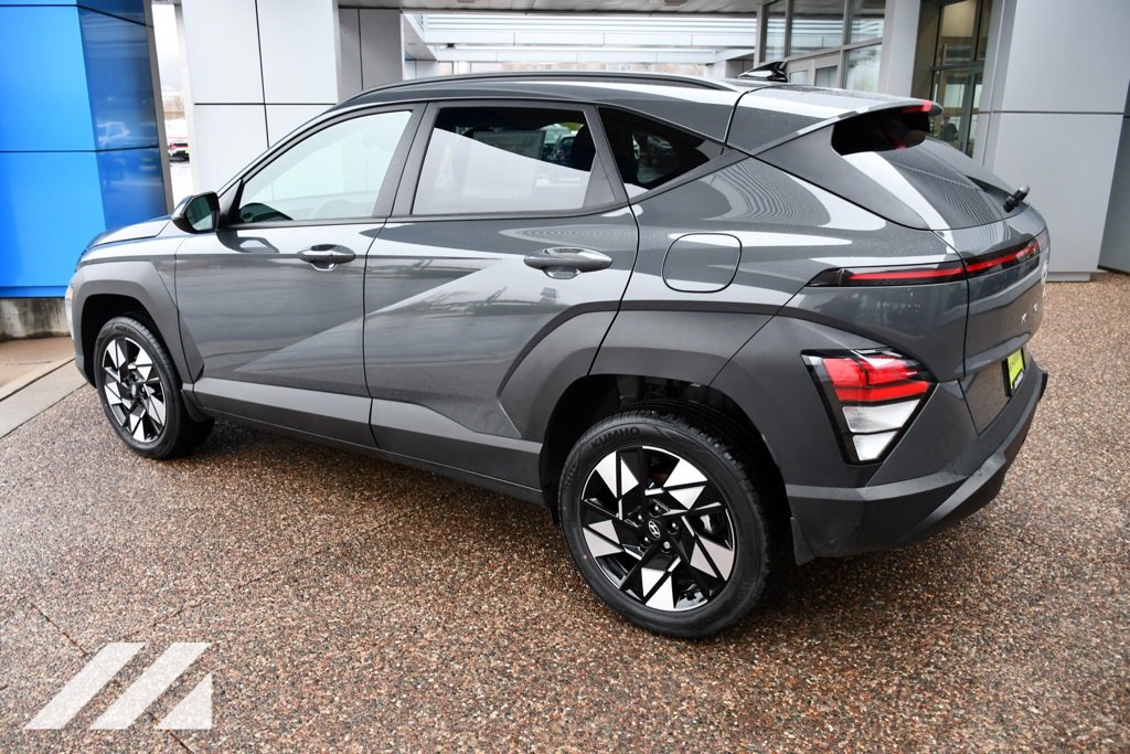 2025 Hyundai Kona SEL photo 4
