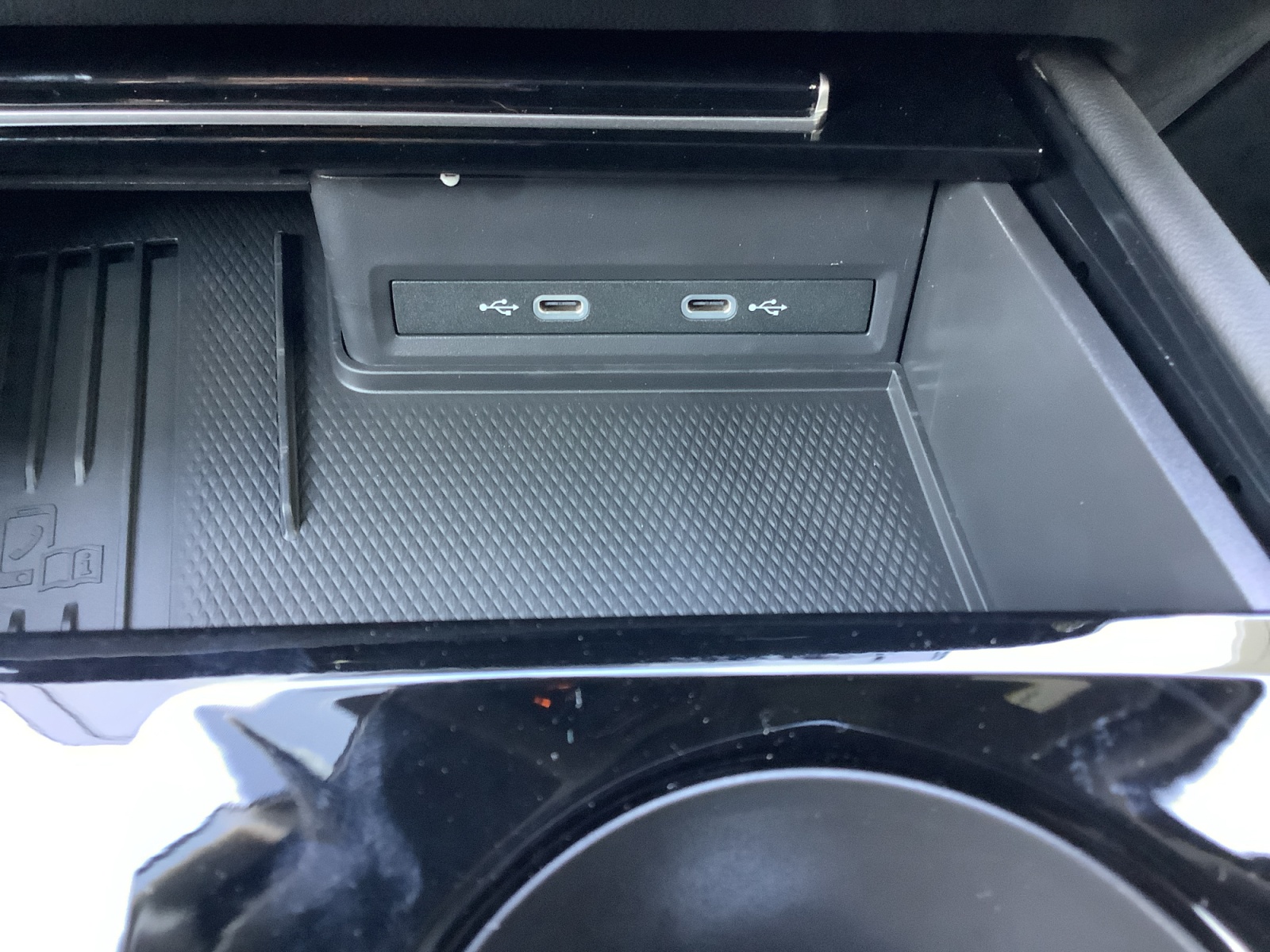 2026 Volkswagen Atlas Cross Sport SEL Premium R-Line photo 19