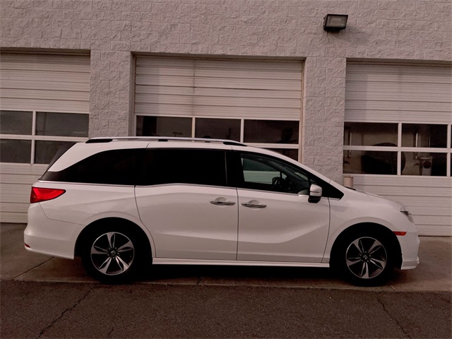2020 Honda Odyssey Touring photo 2