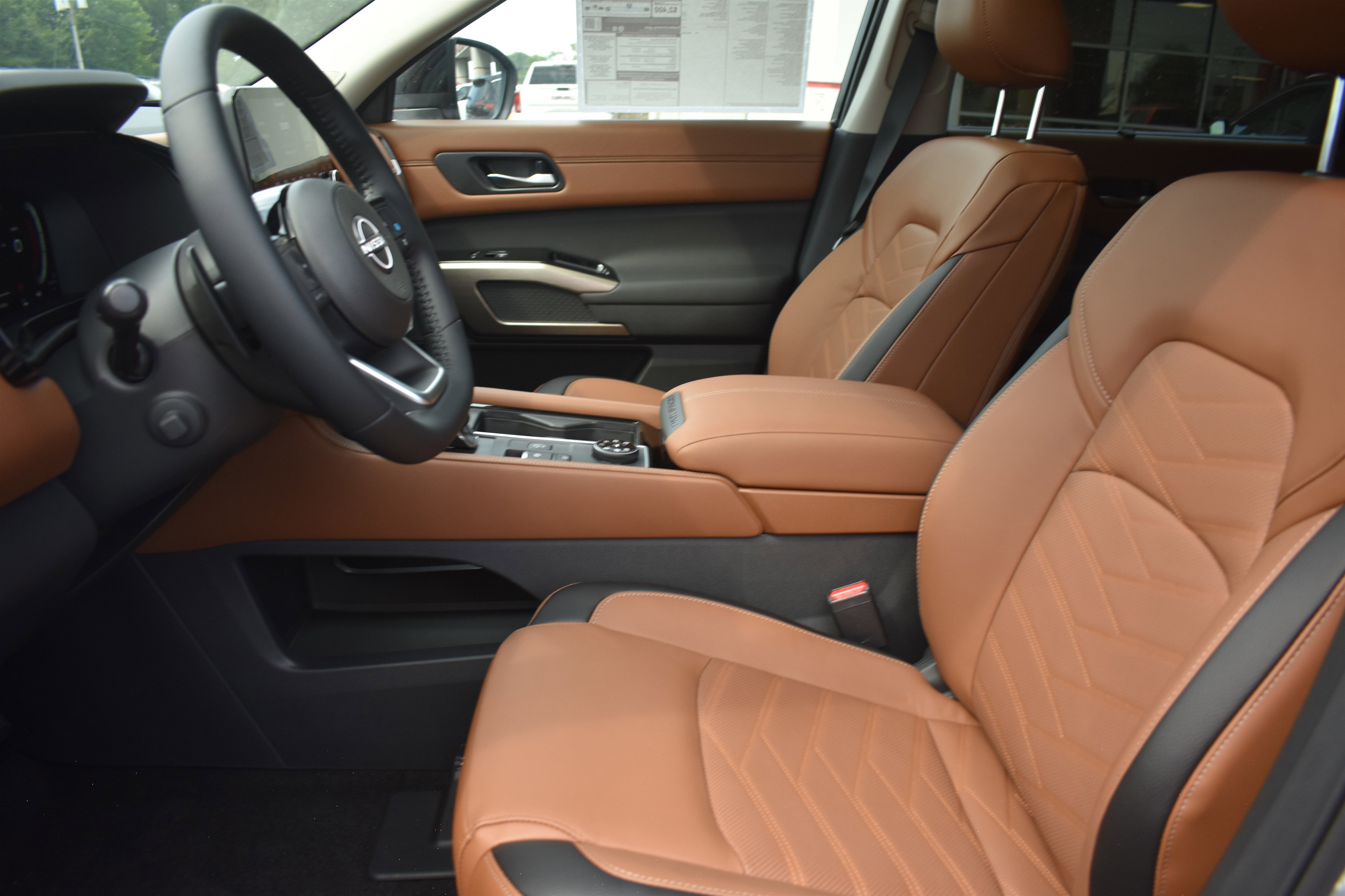2025 Nissan Pathfinder Platinum photo 4