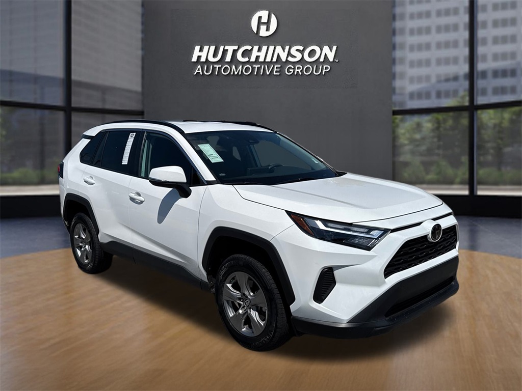 2022 Toyota RAV4 XLE's photo