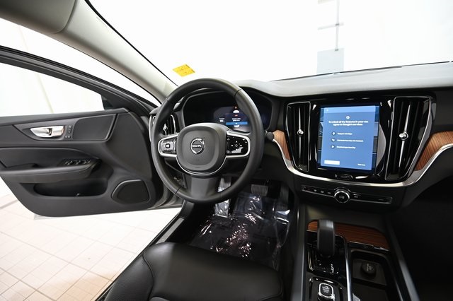 2024 Volvo S60 B5 Plus photo 25