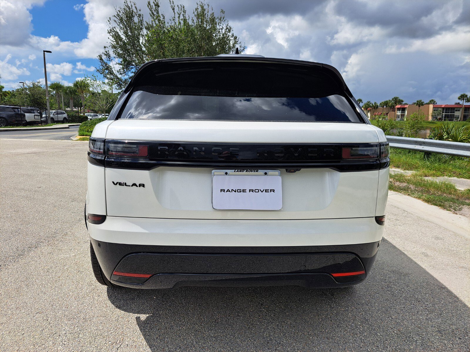 2026 Land Rover Range Rover Velar SE photo 6