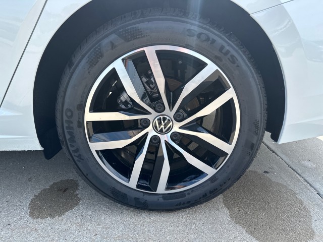 2025 Volkswagen Jetta SE photo 10