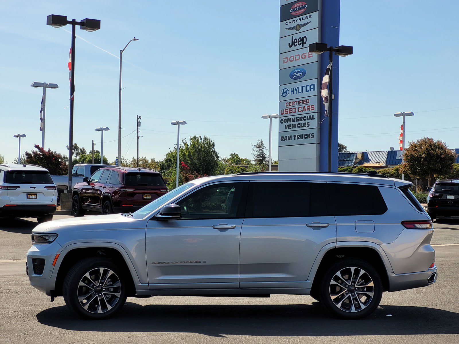 2023 Jeep Grand Cherokee Overland photo 7