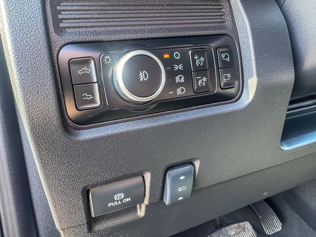 2025 FORD F-450 - Image 25