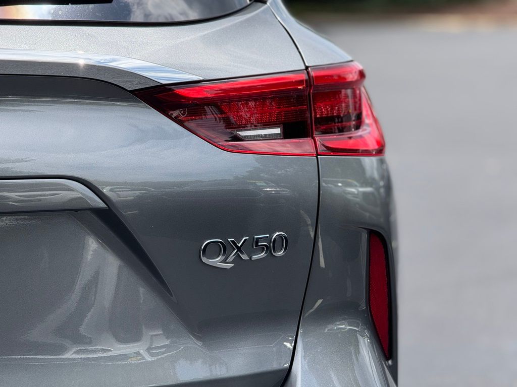 2020 Infiniti QX50 Luxe photo 9