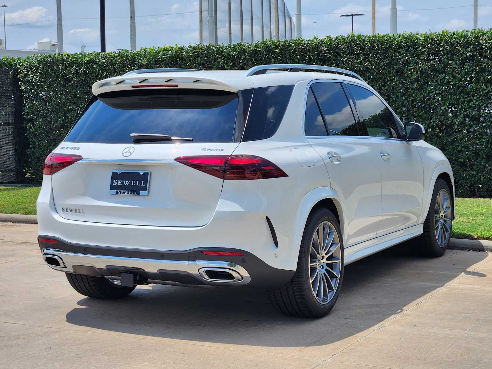 2026 Mercedes Benz GLE 450 4MATIC photo 4