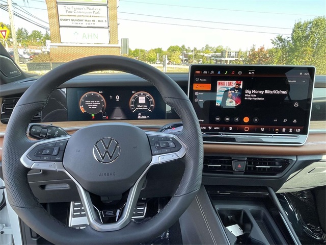 2025 Volkswagen Tiguan SEL R-Line Black photo 15