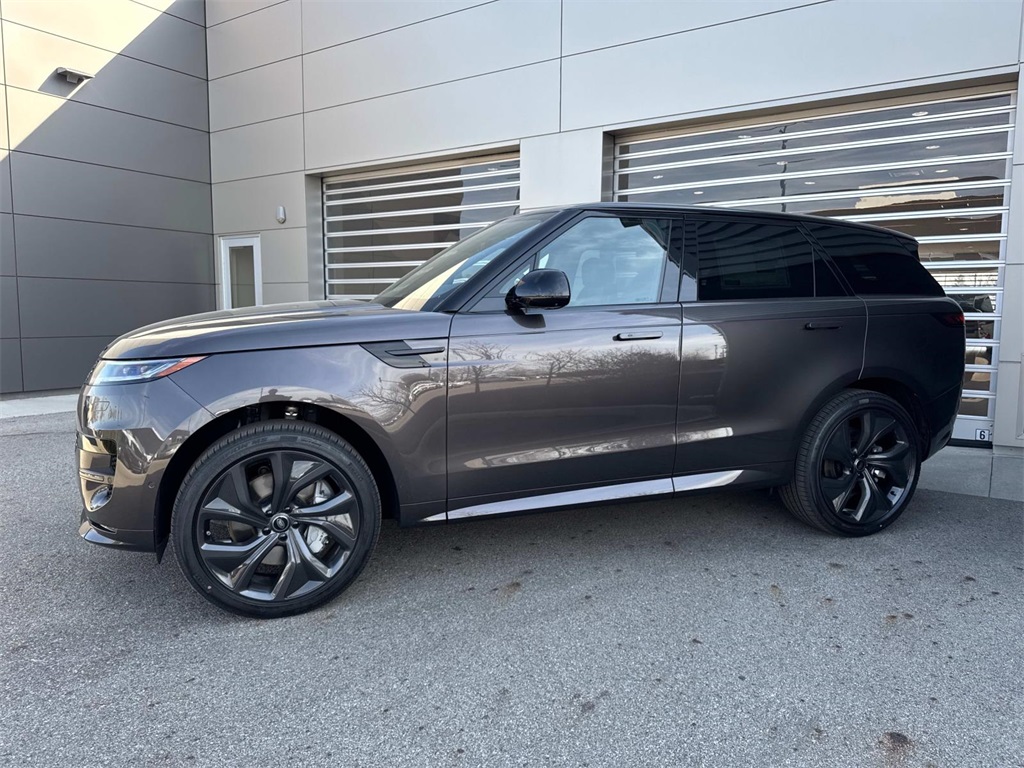 2025 Land Rover Range Rover Sport SE photo 3