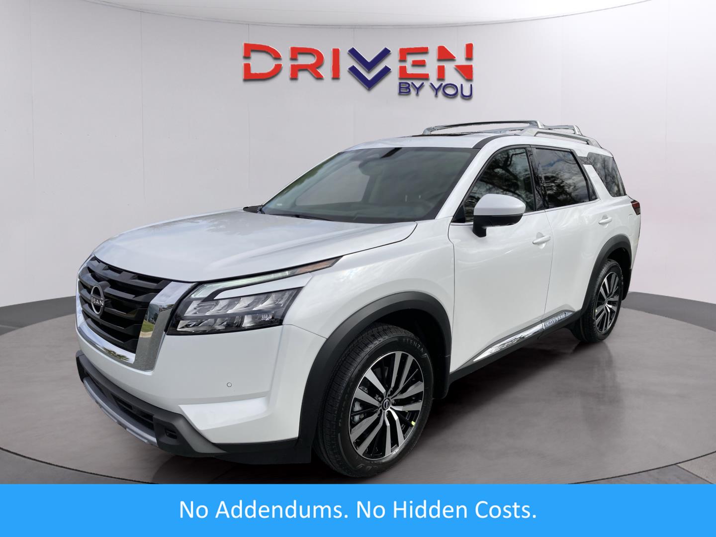 2025 Nissan Pathfinder Platinum's photo