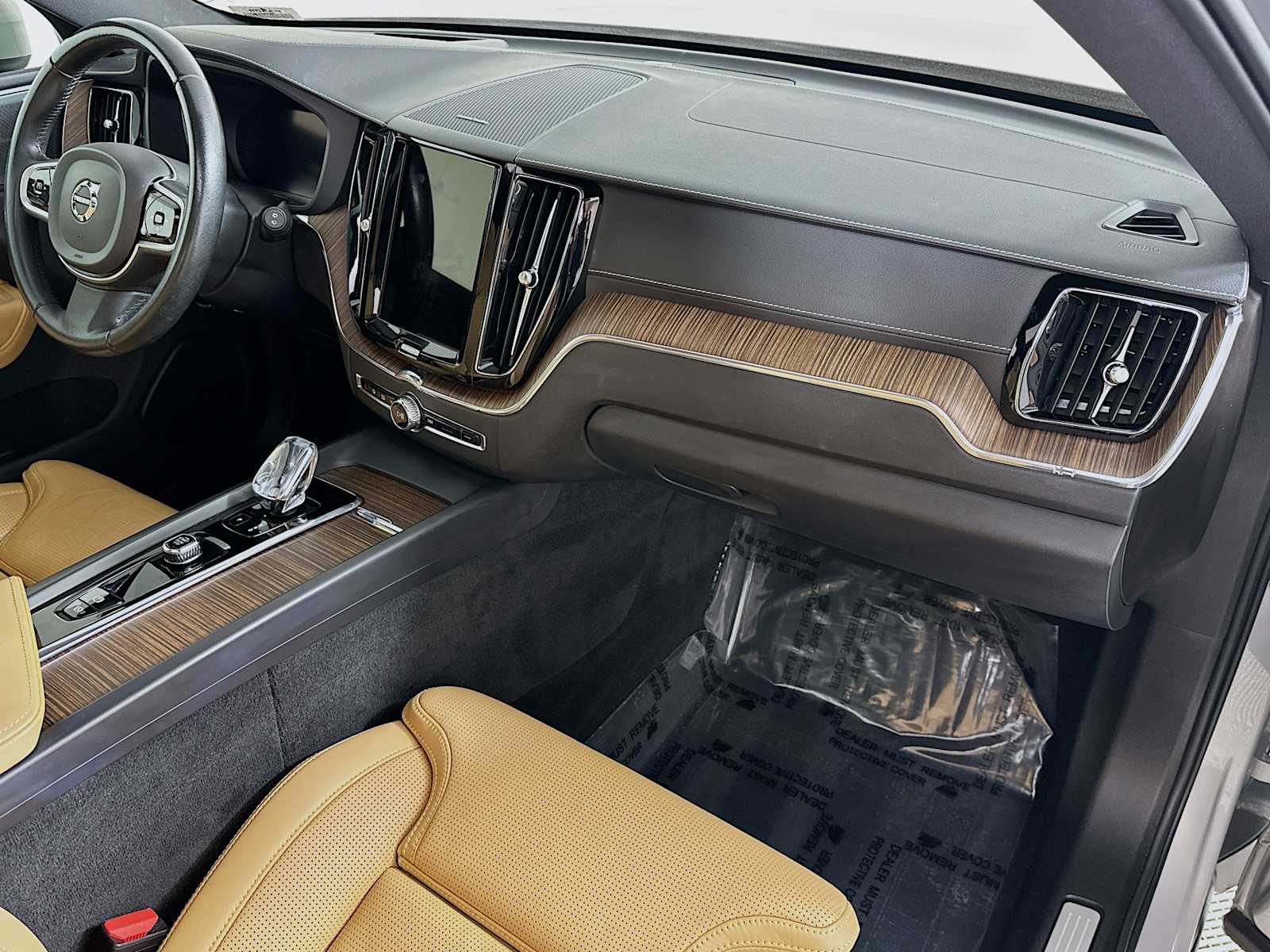 2022 Volvo XC60 Inscription photo 24