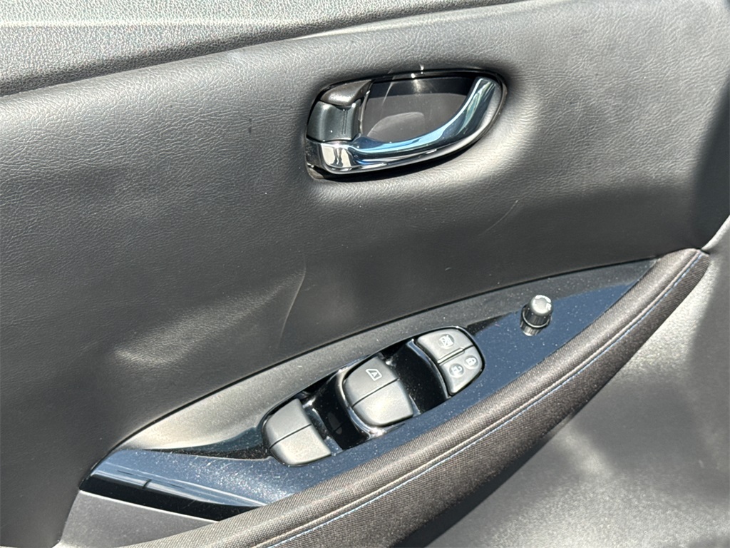 2019 Nissan Leaf SV photo 24