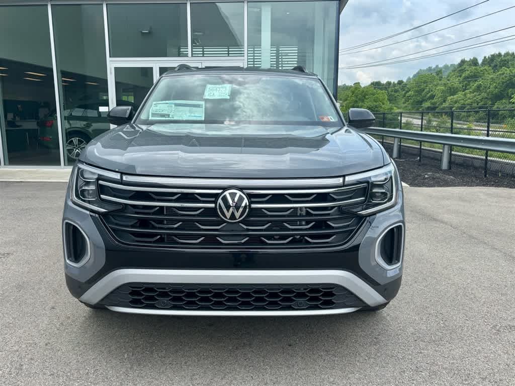 2025 Volkswagen Atlas Peak Edition SE photo 3