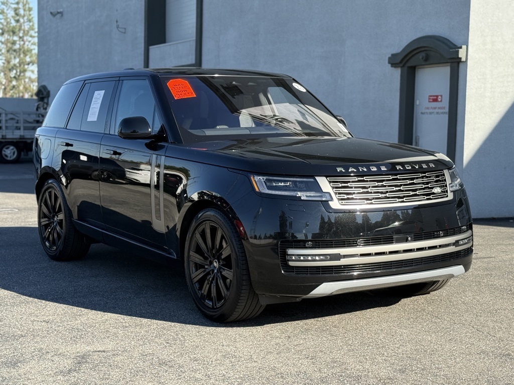 2023 Land Rover Range Rover SE photo 3