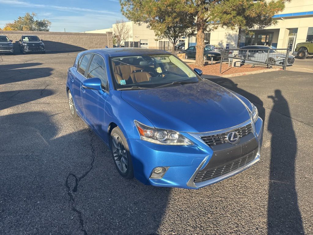 2017 Lexus CT 200h photo 3