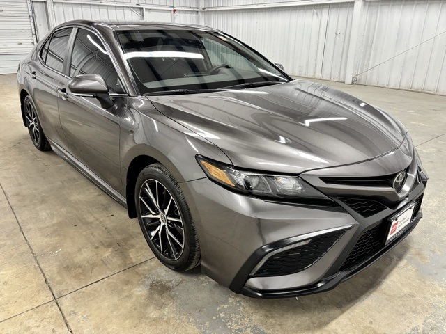 2023 Toyota Camry SE's photo