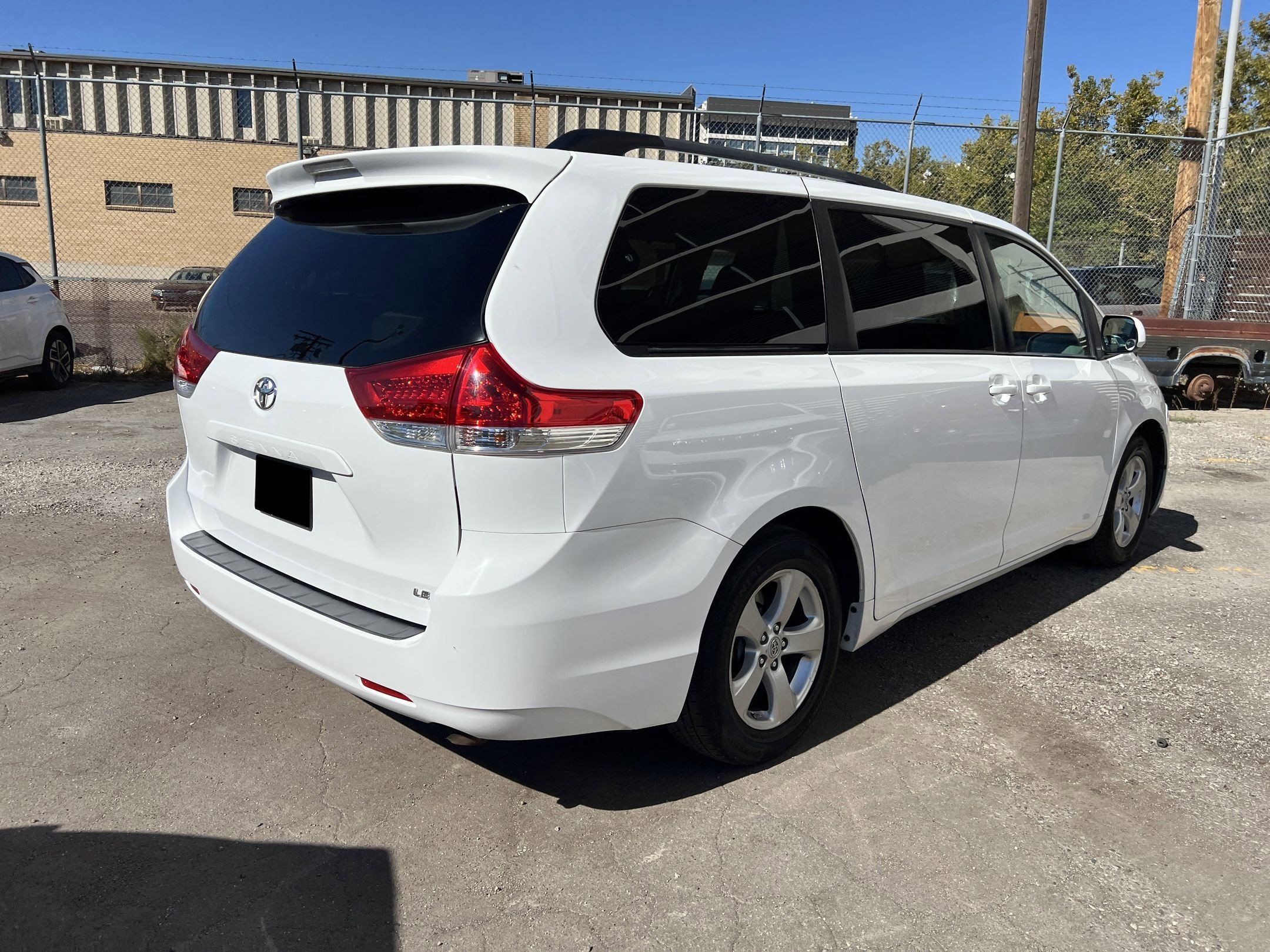 2012 Toyota Sienna LE photo 3