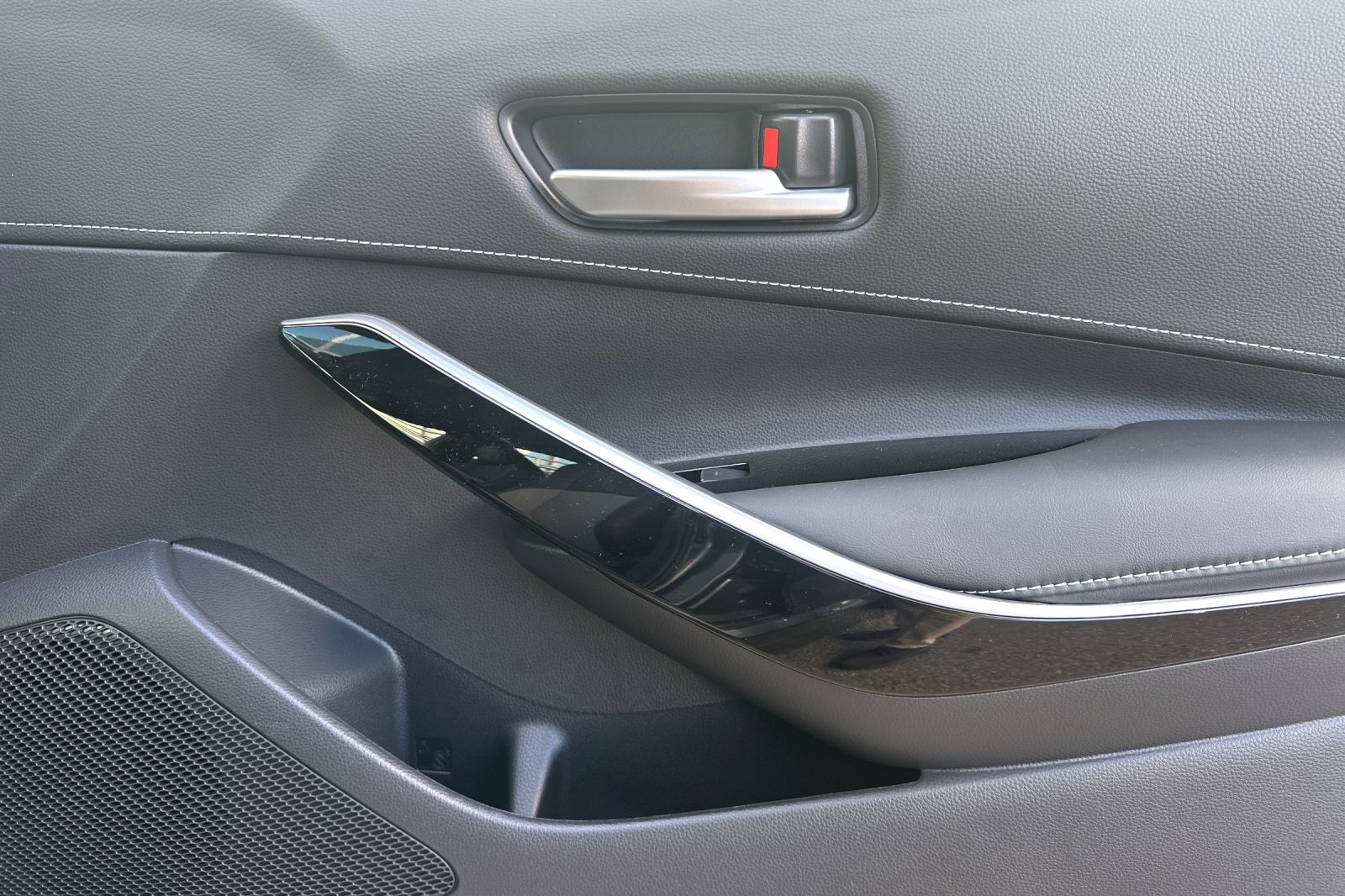 2025 Toyota Corolla XSE photo 18