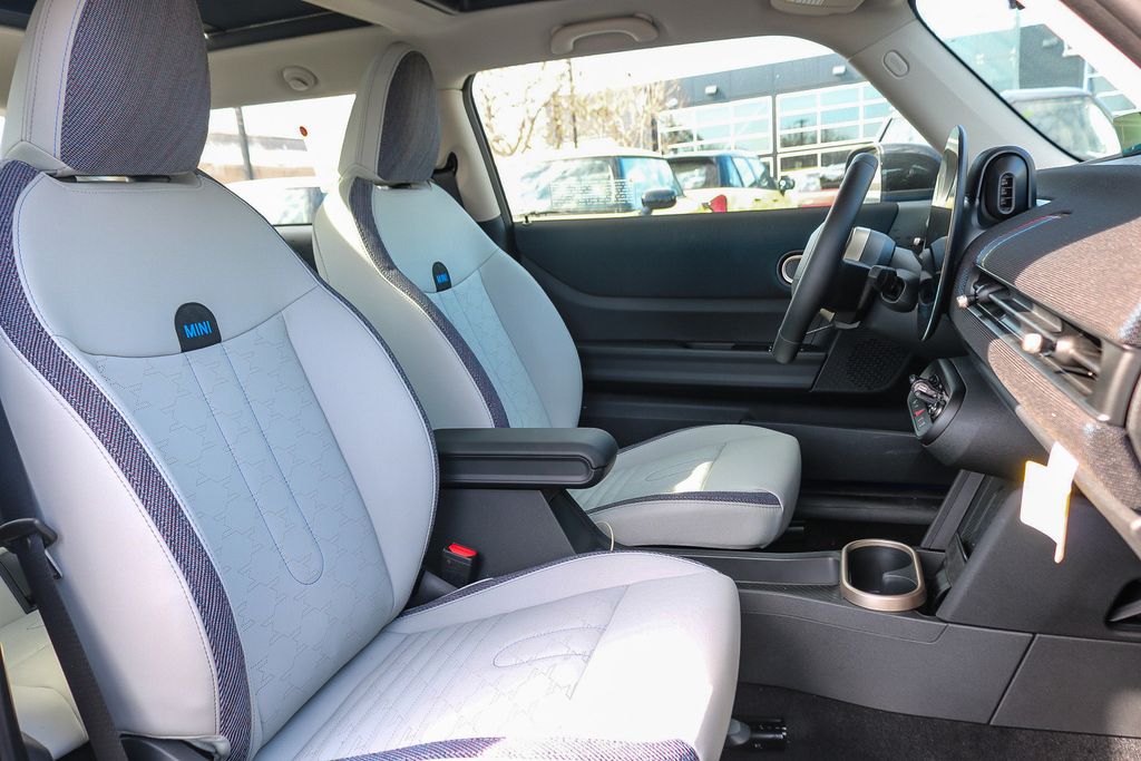 2025 Mini Cooper 2 Door Hardtop Signature photo 16