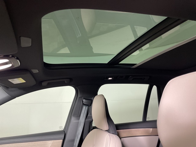 2025 Volvo XC90 Core photo 30