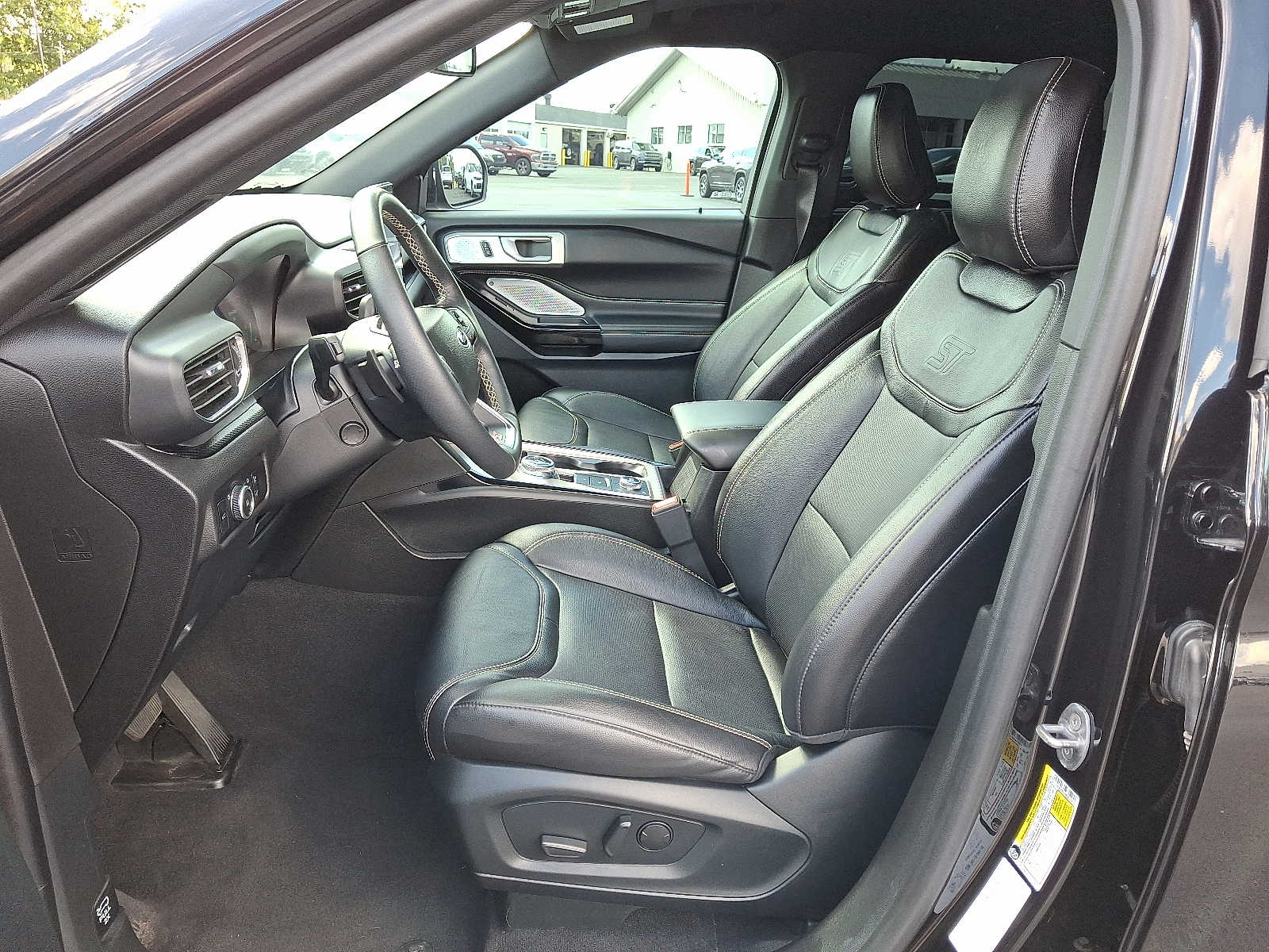 2023 Ford Explorer ST photo 11