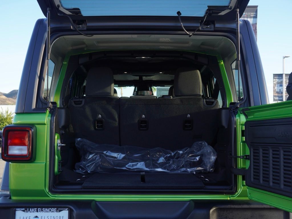 New 2026 Mojito Clear-Coat Exterior Paint Jeep 4-Door Sport S image 6